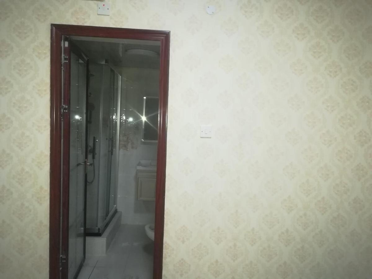 Lee Bed & Breakfast Francistown Ngoại thất bức ảnh