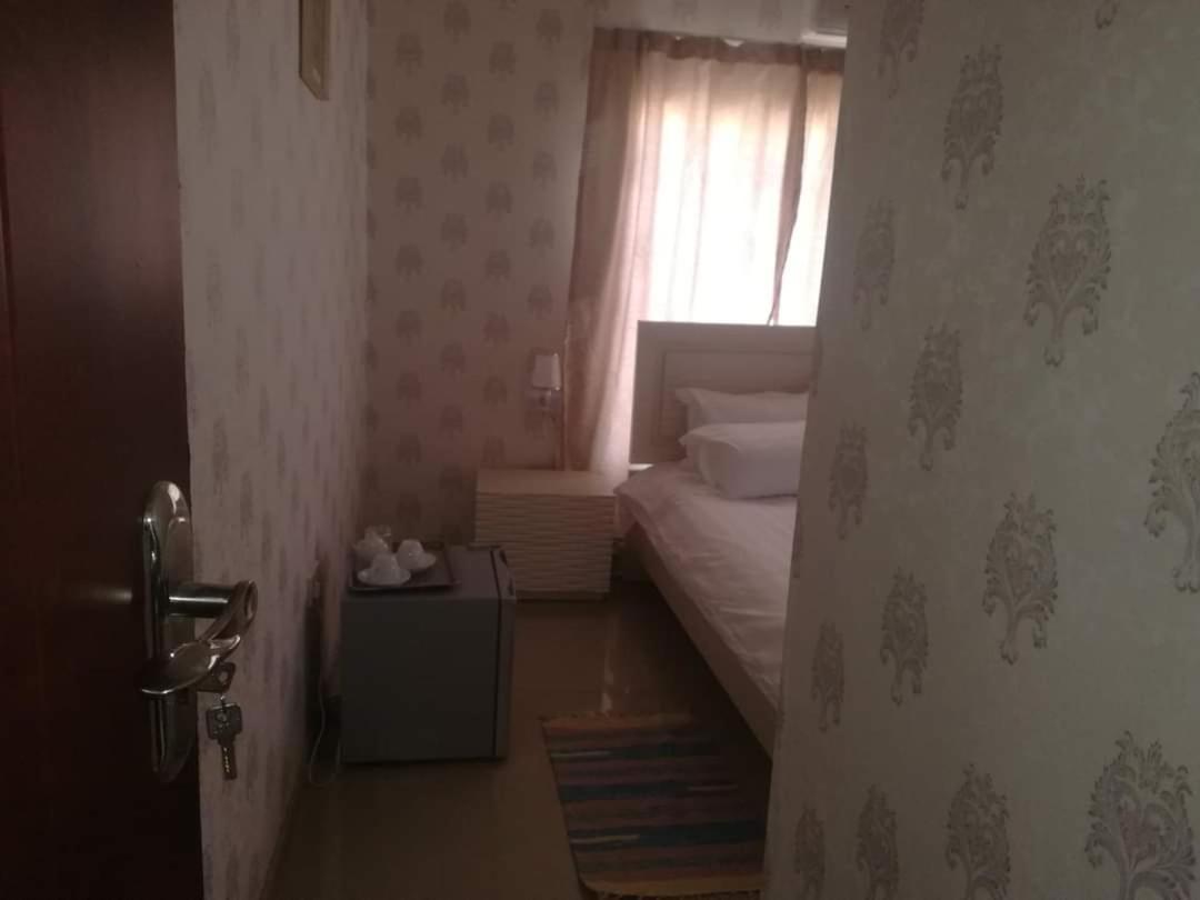 Lee Bed & Breakfast Francistown Ngoại thất bức ảnh