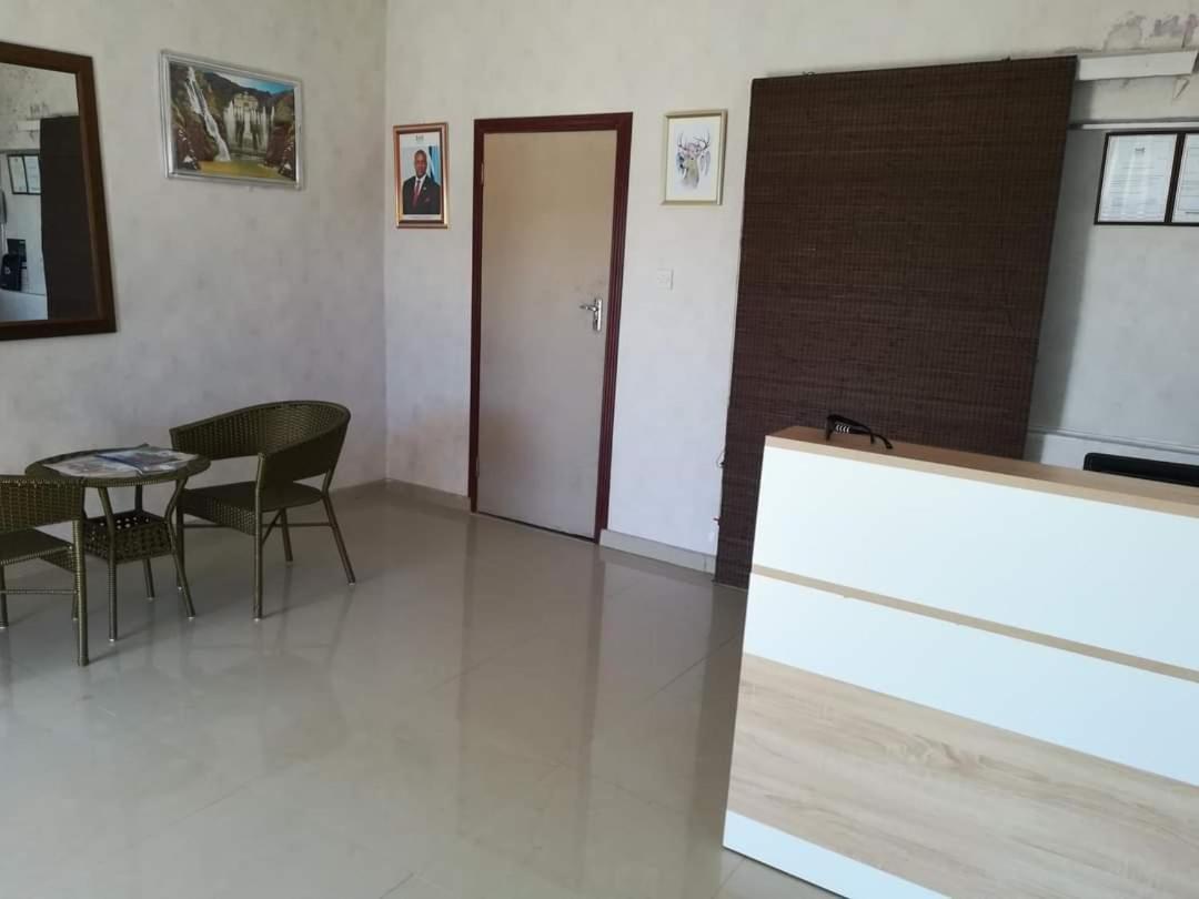 Lee Bed & Breakfast Francistown Ngoại thất bức ảnh